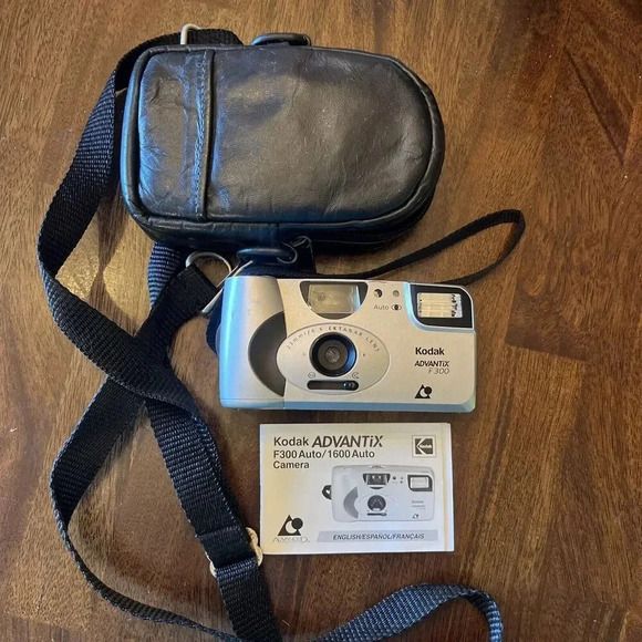 Kodak Advantix F300 APS Film Camera Silver With Soft Case And Instruction Book - Picture 1 of 4